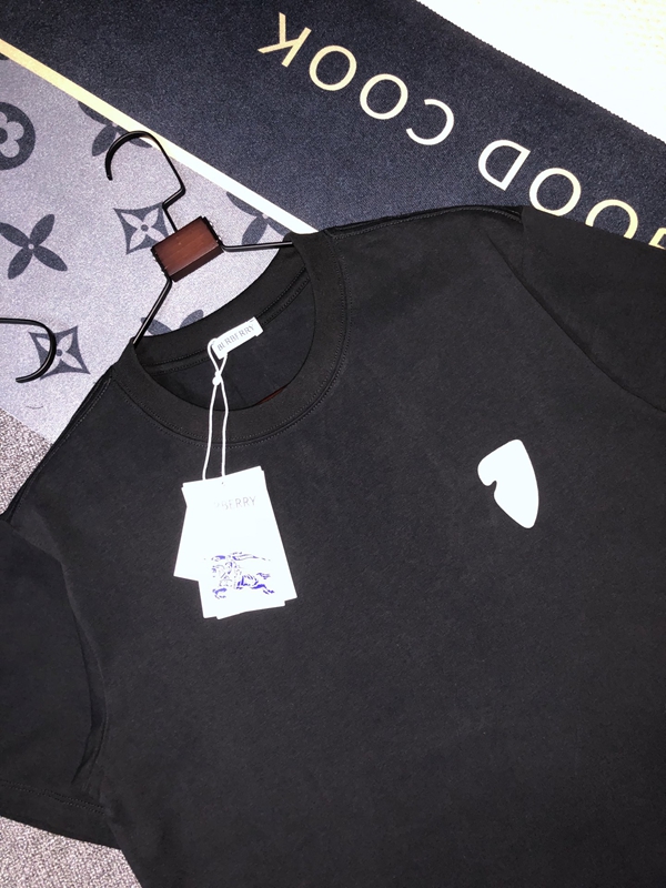 ブランドTシャツ側面デザイン